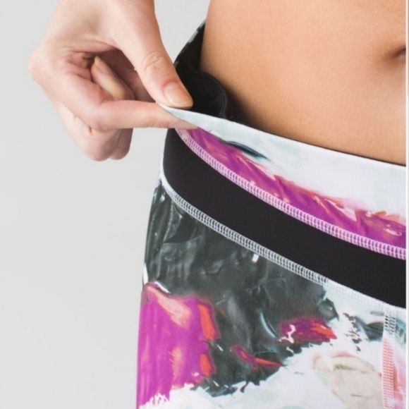 Lululemon Run: Inspire Crop II *All Full-On Luxtreme, Size 6 - Picture 4 of 15